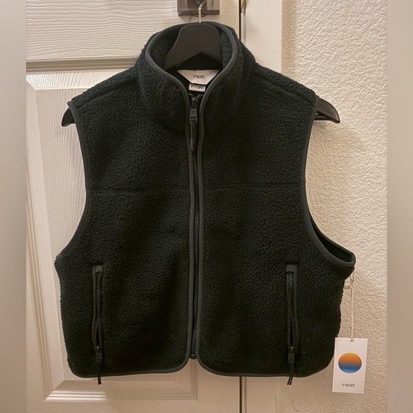 Vuori Alpine Vest (Evergreen) - Picture 7 of 8